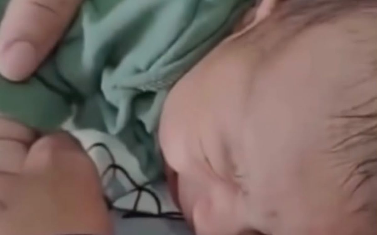 Mãe denuncia atendimento durante vacinação de bebê